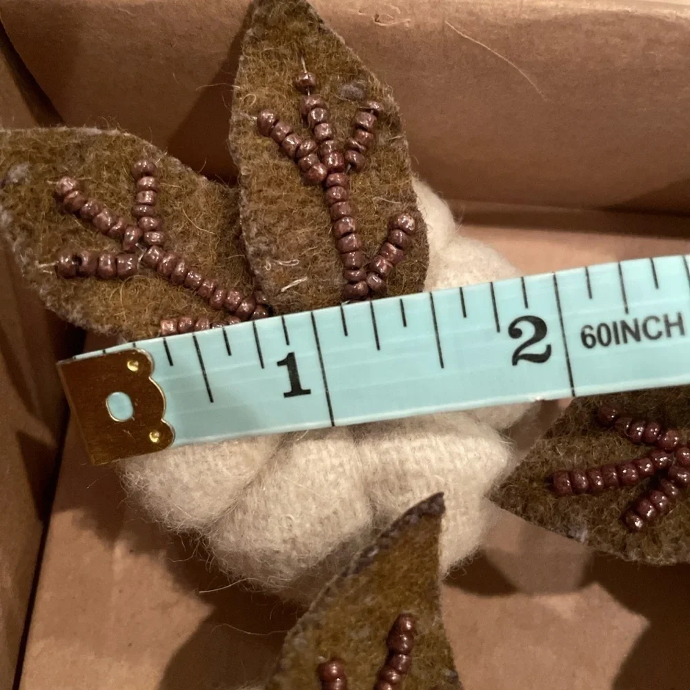 NIB Nicole Miller Home Ivory green gold beaded set of 4 napkin rings holiday